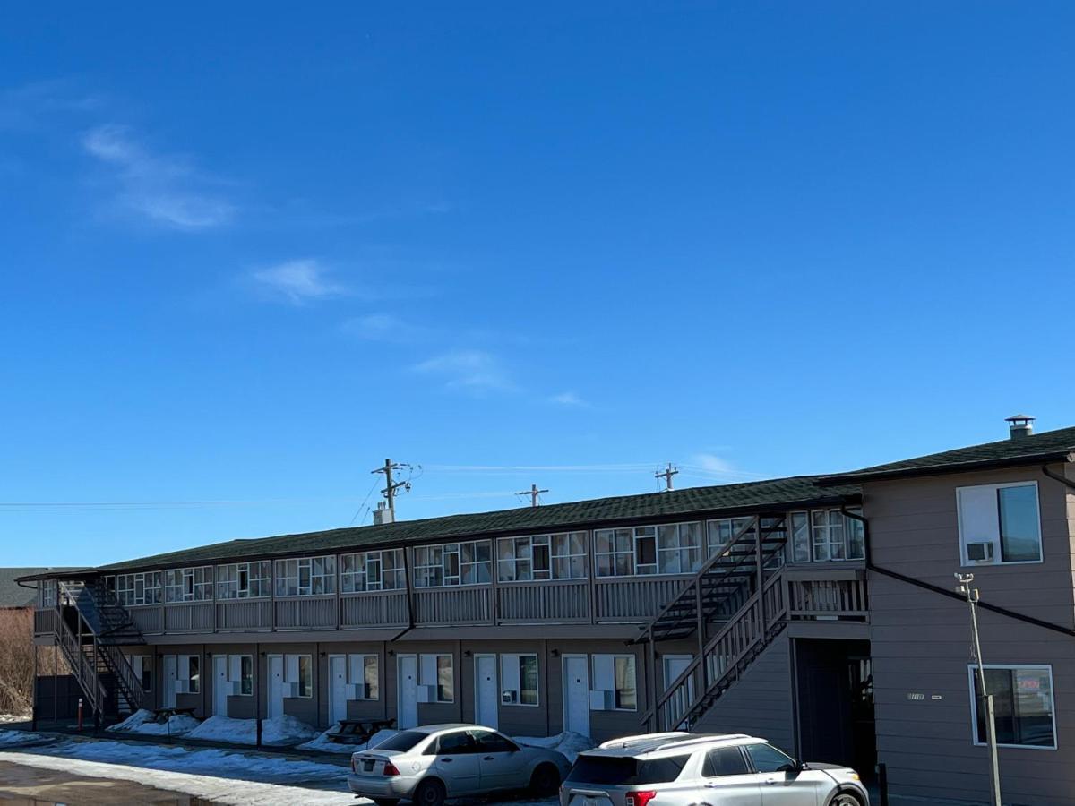Kings Court Motel Cold Lake Esterno foto