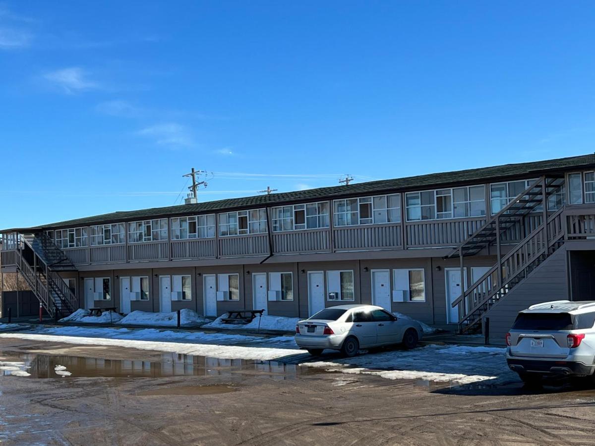 Kings Court Motel Cold Lake Esterno foto