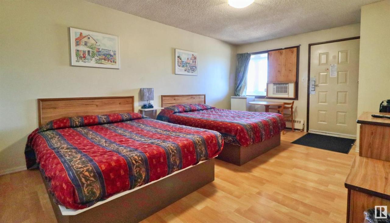 Kings Court Motel Cold Lake Esterno foto