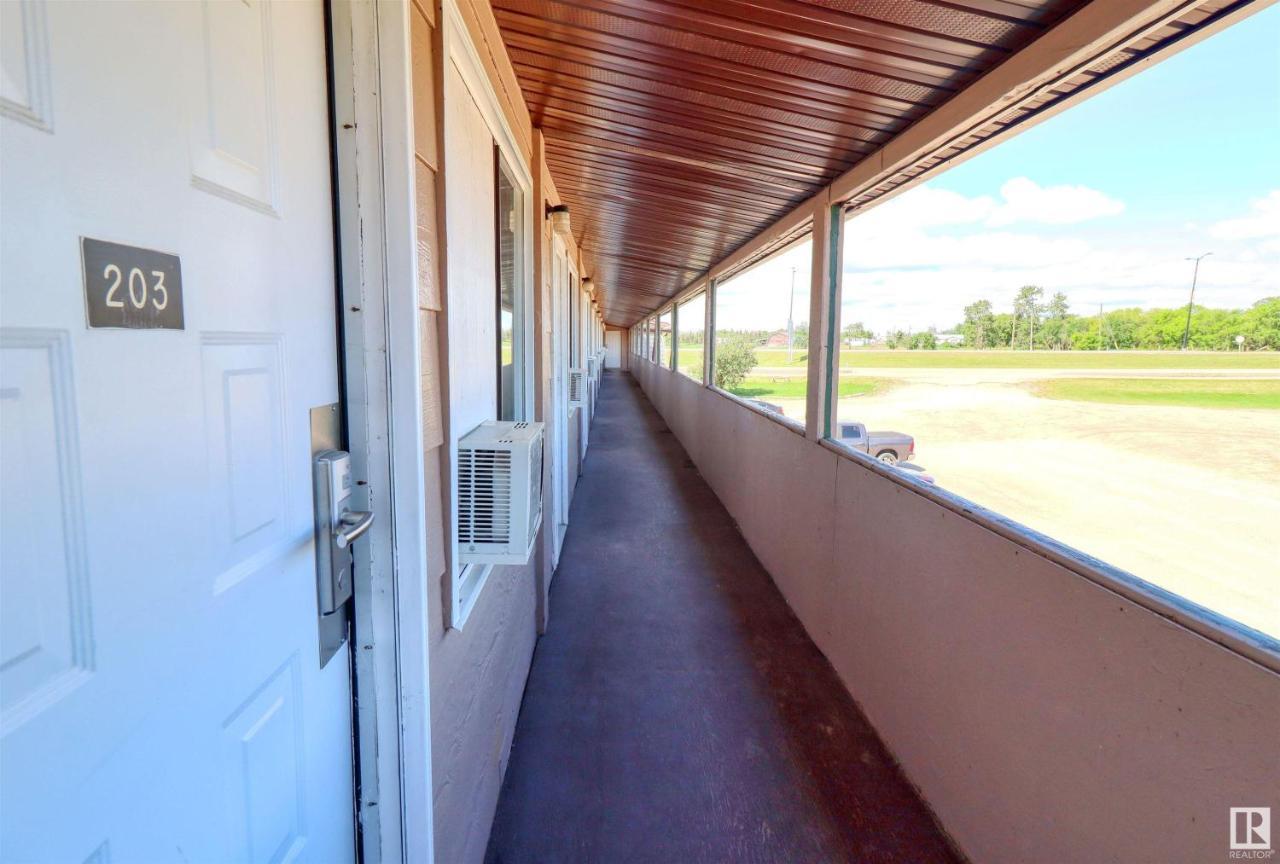 Kings Court Motel Cold Lake Esterno foto