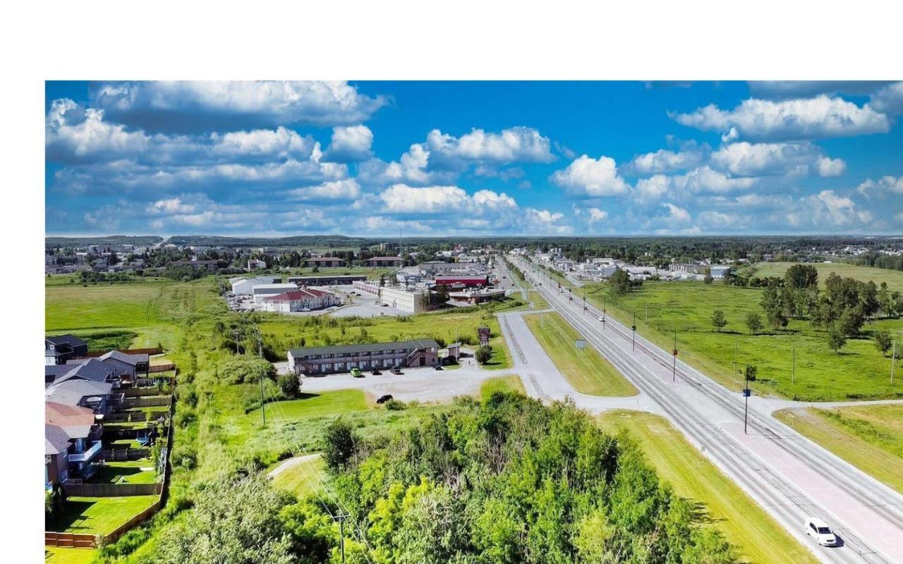 Kings Court Motel Cold Lake Esterno foto