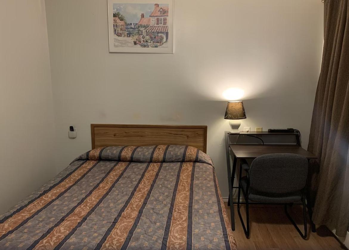 Kings Court Motel Cold Lake Esterno foto
