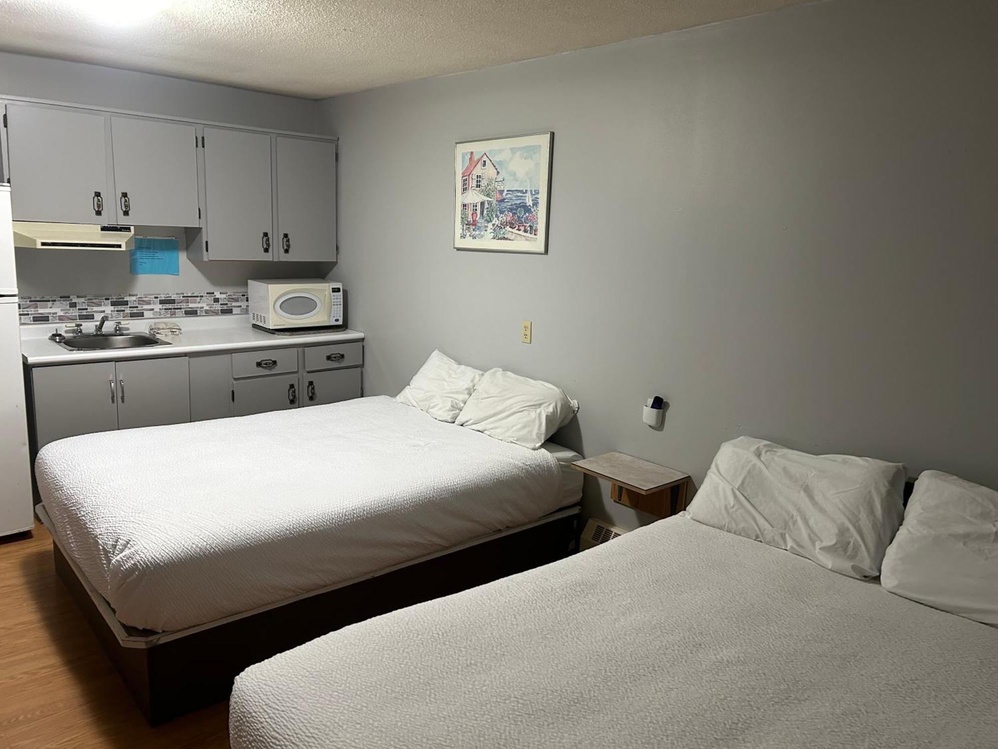 Kings Court Motel Cold Lake Esterno foto
